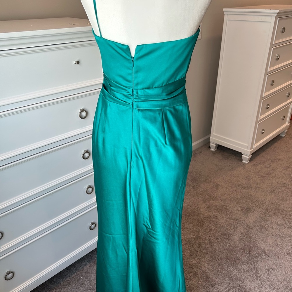 Beautiful 👗 - Picture 3 of 5